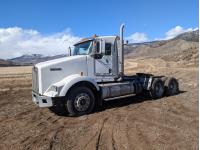 2015 Kenworth T800 T/A Day Cab Tractor Truck