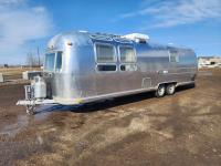1973 Airstream Sovereign Twin 27 Ft T/A Travel Trailer