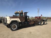 1988 Mack RD688S T/A Day Cab Bed Truck
