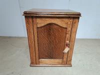 Antique Windsor Treadle Sewing Machine with Oak Cabinet