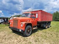 1970 International 1800 T/A Day Cab Grain Truck