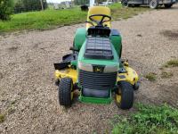 John Deere 345 Lawn Tractor