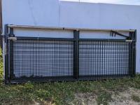 (5) 10 Ft Mesh Gates