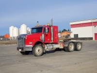 2006 Freightliner Conventional FLD120 T/A Sleeper Truck Tractor