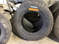 (1) LT 275/70R18 Tire