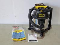 Stanley 4 Gallon Wet/Dry Vacuum 