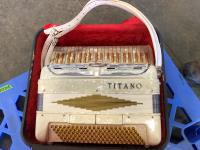 Titano Piano Accordian