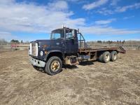Ford 9000 T/A Day Cab Flat Deck Truck