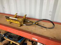 Hydraulic Pump w/ Spreader