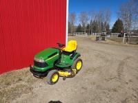John Deere LA140 Lawn Tractor