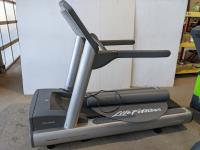 LifeFitness Club Series Treadmill with Mat