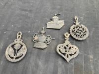 (5) Metal Decorative Items 