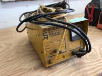 SA 225 Battery Booster/Charger 6/12 Volt