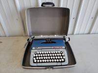 SCM Smith-Corona Classic 12 Typewriter