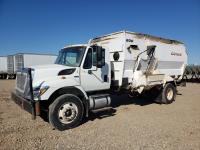 2015 International 7400 S/A Day Cab Feed Truck