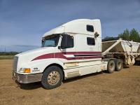 2000 Vovo T/A Sleeper Truck Tractor