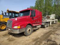 2000 Volvo T/A Sleeper Truck Tractor