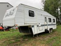 Wilderness 32 Ft T/A 5th Wheel Travel Trailer