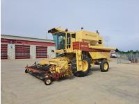 1981 New Holland TR95  Combine