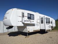 2006 Dutchmen Denali 35 Ft T/A 5th Wheel Travel Trailer