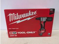 Milwaukee M12 Rivet Tool