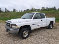 1997 Dodge Ram 1500 4X4 Extended Cab Pickup Truck for Parts 