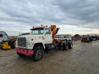 Ford 9000 T/A Day Cab Picker Truck