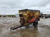 Knight Little Auggie S/A 3 Auger Mixer Feed Wagon