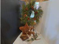 Christmas Wreath, Star and Decor