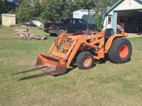 Kubota B8200 MFWD Utility Loader Tractor