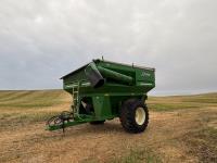 E-Z Trail 710 S/A 710 Bushel Grain Cart