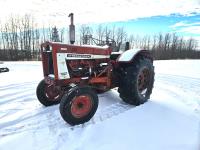 1965 International 806 2WD  Tractor