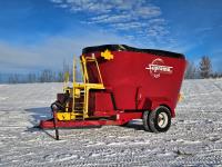 2016 Supreme 900T S/A Vertical Feed Mixer