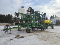 2006 John Deere 1820 45 Ft Air Drill with John Deere 1910 Tow Behind Air Cart