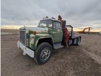 1977 International 1800 4X4 Day Cab Picker Truck