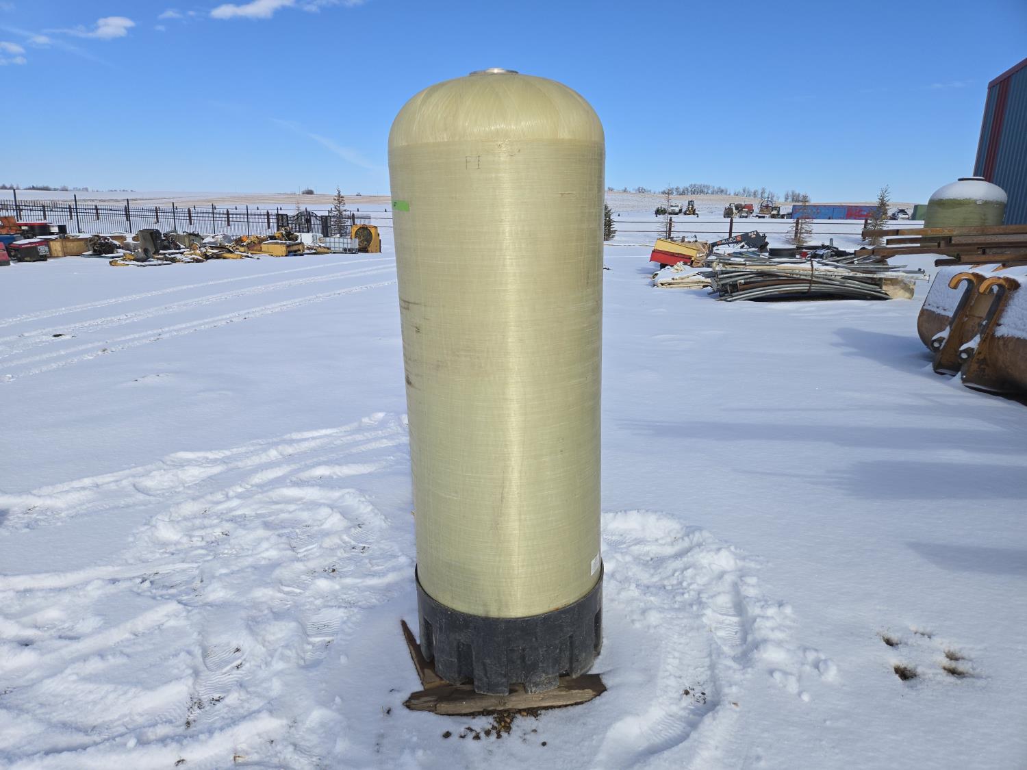 Fiberglass WG2472 Water Pressure Tank - 25DK | Team Auctions