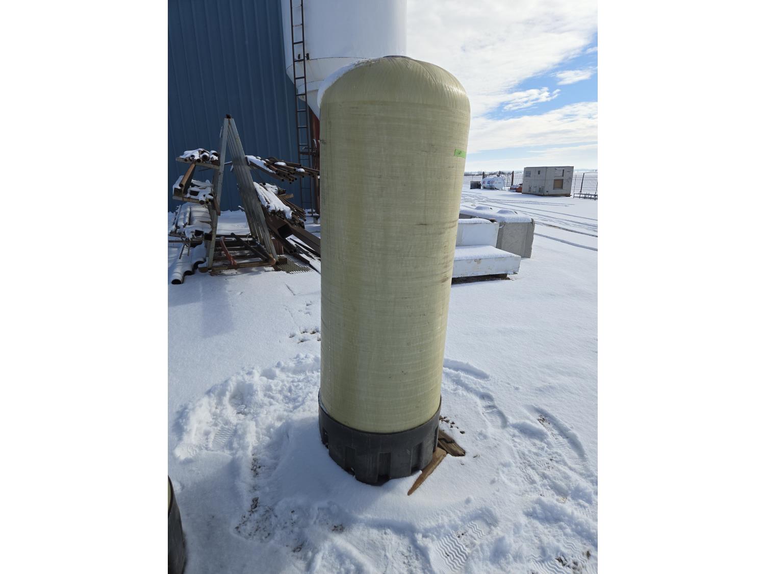 Fiberglass WG2472 Water Pressure Tank - 25DK | Team Auctions